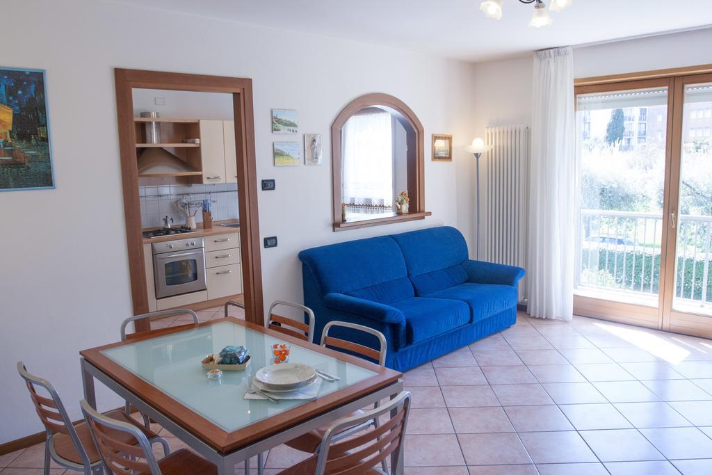 Appartamento Lombardi Riva del Garda Oda fotoğraf